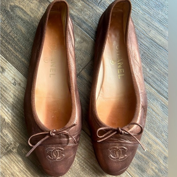 BRONZE CHANEL BALLET FLATS- SIZE 9 - Picture 1 of 5